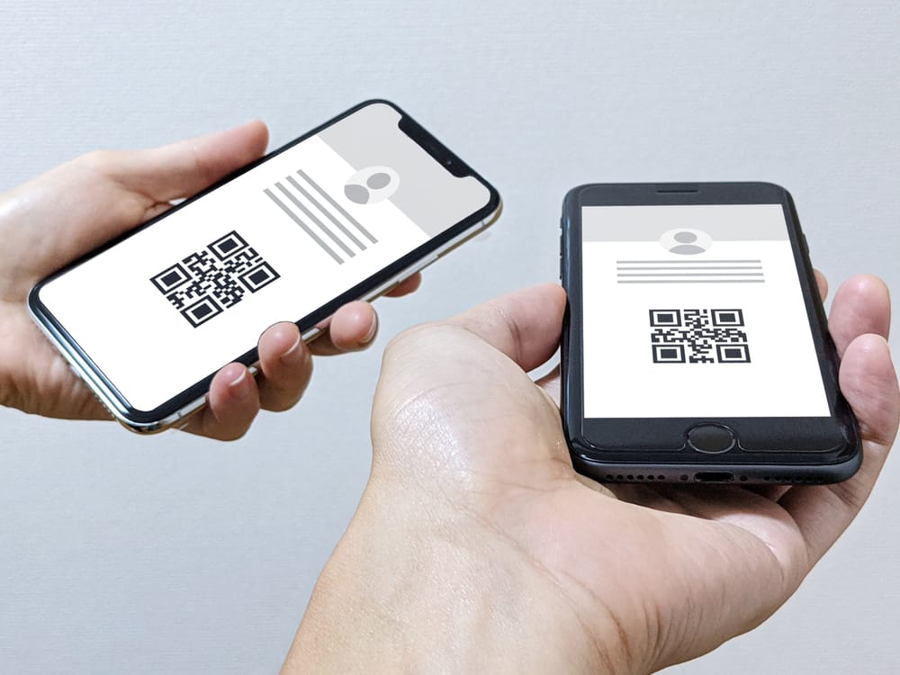 マッチングアプリでLINE交換をするメリットやQRコード交換のイメージ